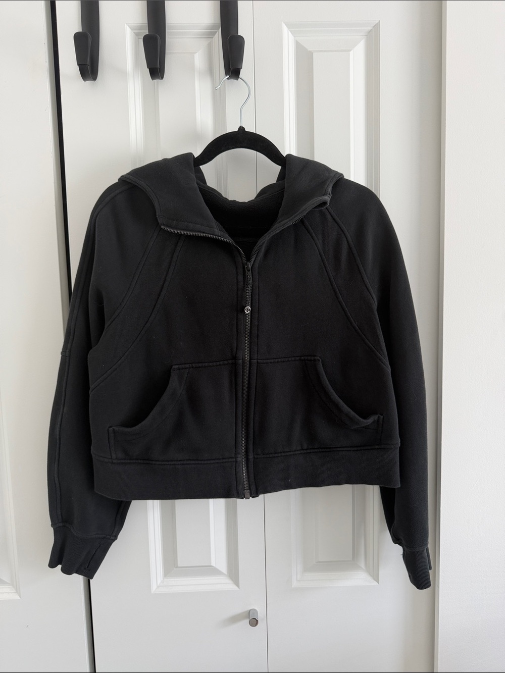 Lululemon - Black Hooded Scuba Crop XS/S
